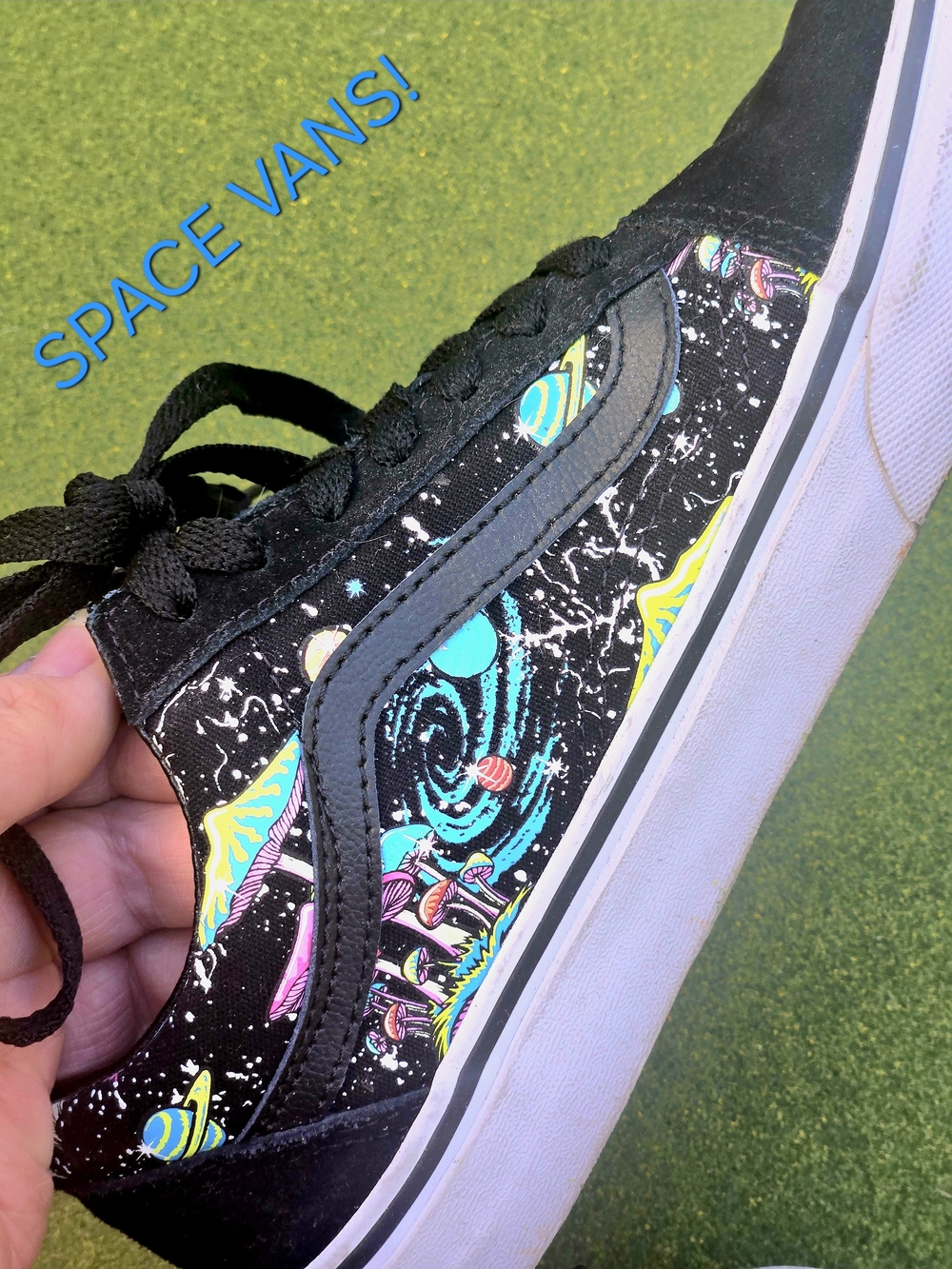 Vans Black Low-Top OLD SKOOL WOMEN'S Sz7 Sneakers HTF Neon Space/Shrooms Graphic - Picture 9 of 14